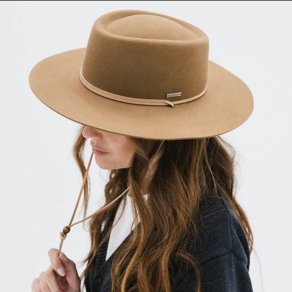 Gigi Pip Wren Telescope Crown Hat